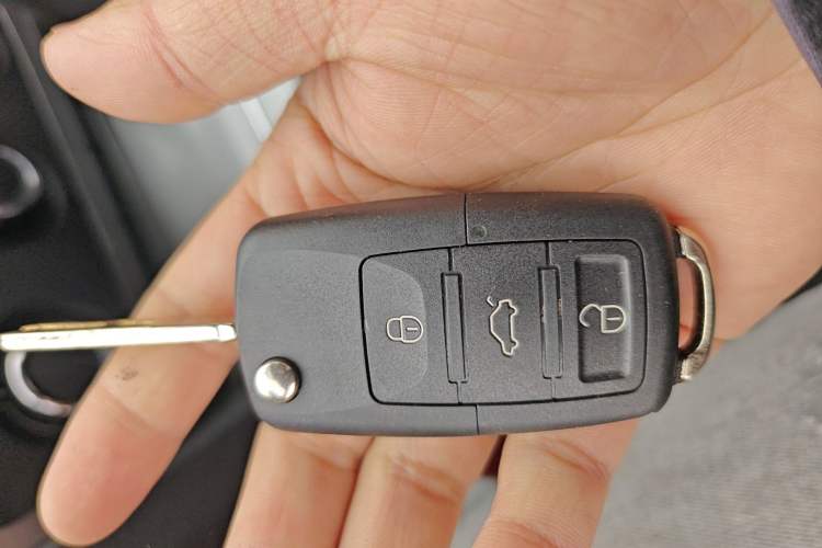 Used Skoda Octavia 2015 Classic Model 1.6L Manual Eado Version
