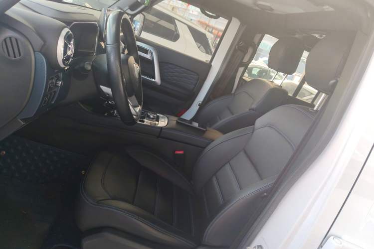 Used Beijing Auto BJ40 2019 PLUS 2.3T Automatic Four-Wheel Drive Premium Edition China VI
