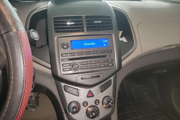 Used Chevrolet Aveo Sonic 2011 Sedan 1.4L MT SL
