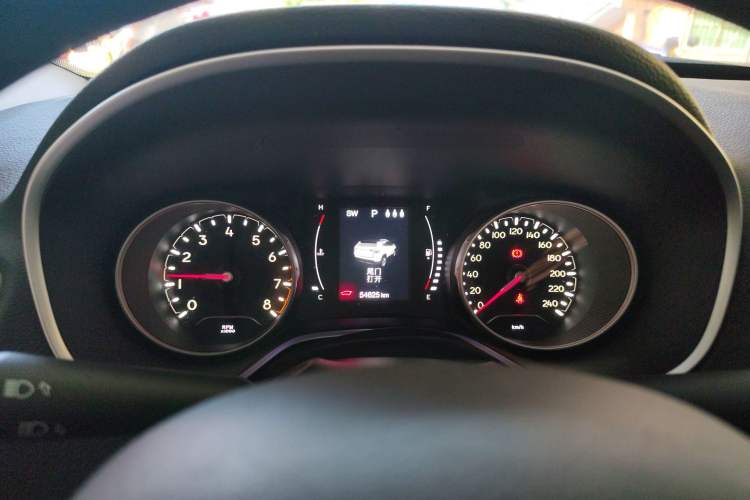 Used  Compass 2020 220T Automatic Leading Edition
