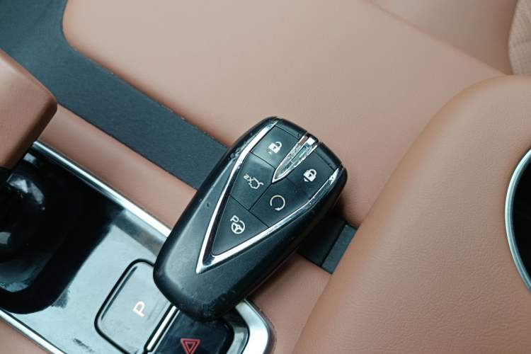 Used Changan UNI-Z New Energy 2024 Blue Whale Smart Electric iDD 125km Excellence Model
