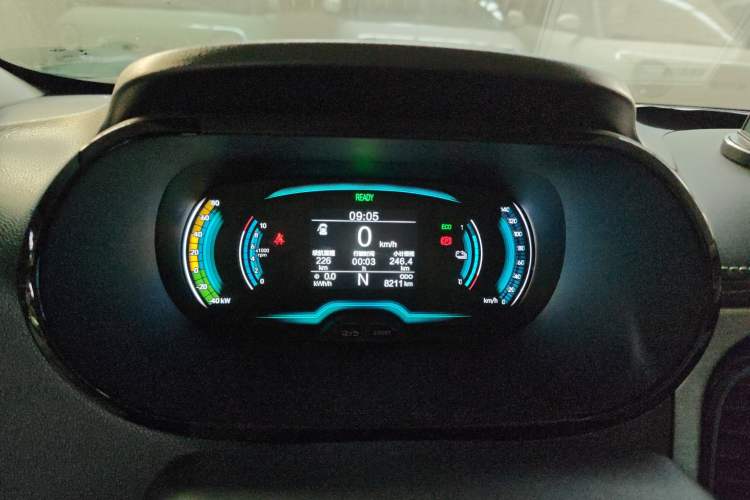 Used Chery Little Ant 2022 Revised Version Sweet Pink Edition Half-Sugar Version Lithium Iron Phosphate 30.7 kWh 30 kW 301 km
