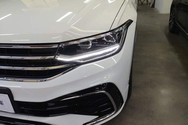 Used Volkswagen Tiguan L 2024 Outstanding Model 330TSI Automatic Two-Wheel Drive R-Line Dragon Glory Edition
