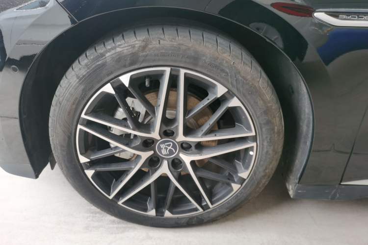 Used BYD Han 2024 EV Glory Edition 605KM Front-Wheel-Drive Premium Model
