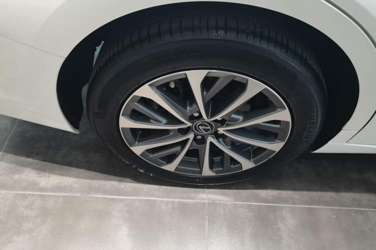 Used Lexus ES 2023 200 Excellence Edition
