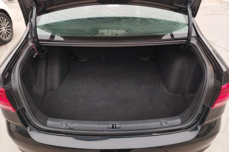 Used Volkswagen Lavida 2017 1.6L Automatic Fashion Edition
