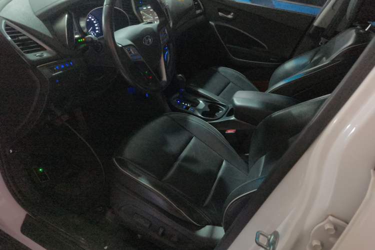 Used Hyundai Santa Fe 2017 2.0T Automatic Two-Wheel Drive Smart Version 7 Seats
