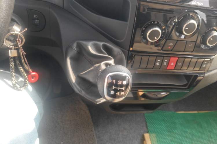 Used Iveco Eurocargo 2021 2.0T Manual Super-Rui Short Wheelbase Low-Roof Side-Hinged Door F1A
