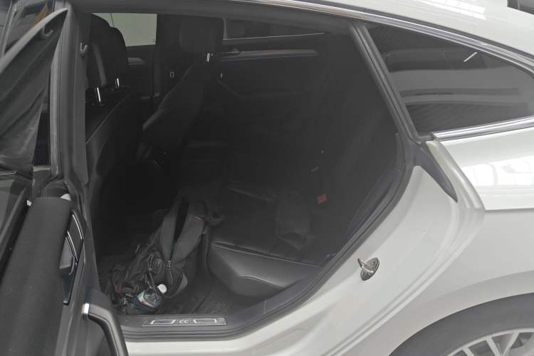 Used Volkswagen FAW-Volkswagen CC 2019 330TSI Glamour Edition China VI
