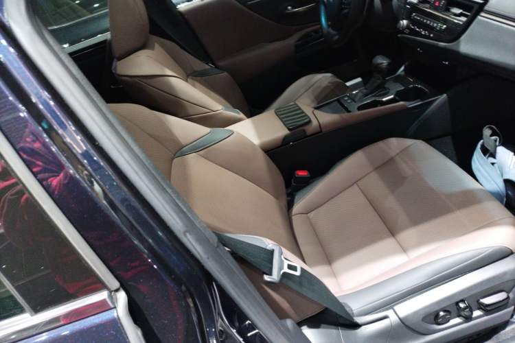 Used Lexus ES 2022 200 Excellence Edition
