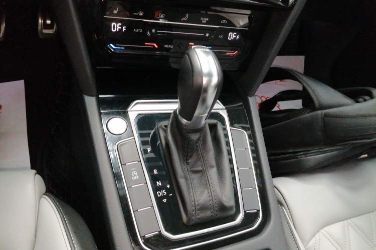 Used Volkswagen Magotan 2023 2 Million Units Limited Edition 330TSI DSG Leading Version
