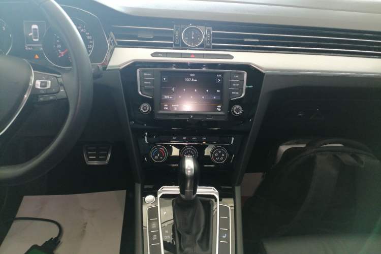 Used Volkswagen Magotan 2017 330TSI DSG Leading Model
