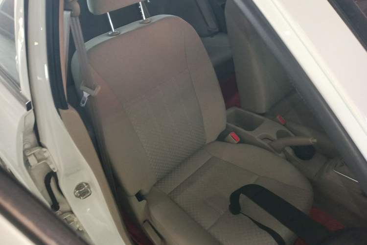 Used Soueast V3 Lingyue 2015 1.5L Manual Happiness Edition
