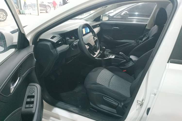 Used Roewe i5 2023 1.5L Manual Comfort Edition
