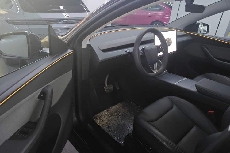 Used Tesla Model Y 2025 Rear-Wheel-Drive Version
