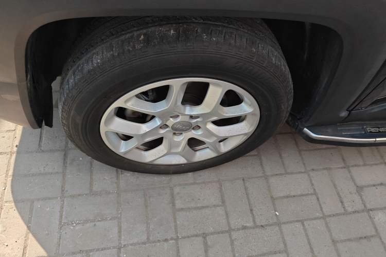 Used  Renegade 2018 Connected Large Screen Version 180T Automatic High-Energy Edition