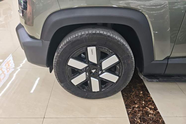 Used  G318 2024 Four-Wheel-Drive Air Suspension Model