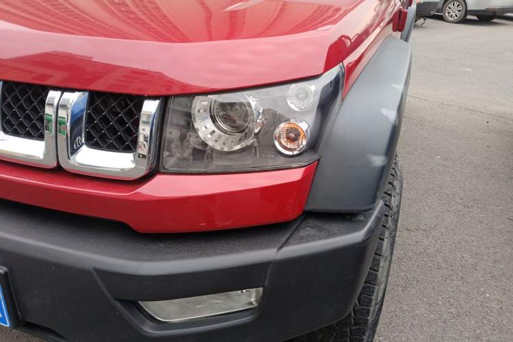 Used  BJ40 2016 40L 2.0T Manual Two-Wheel Drive Luxury Edition
