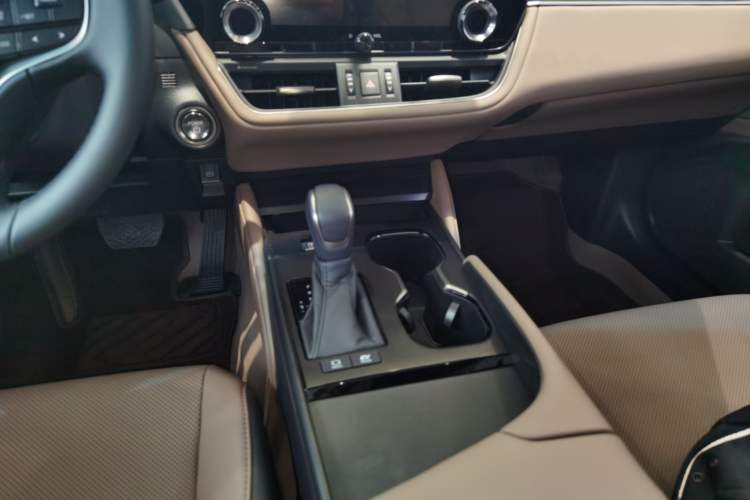 Used Lexus ES 2025 300h Deluxe Edition