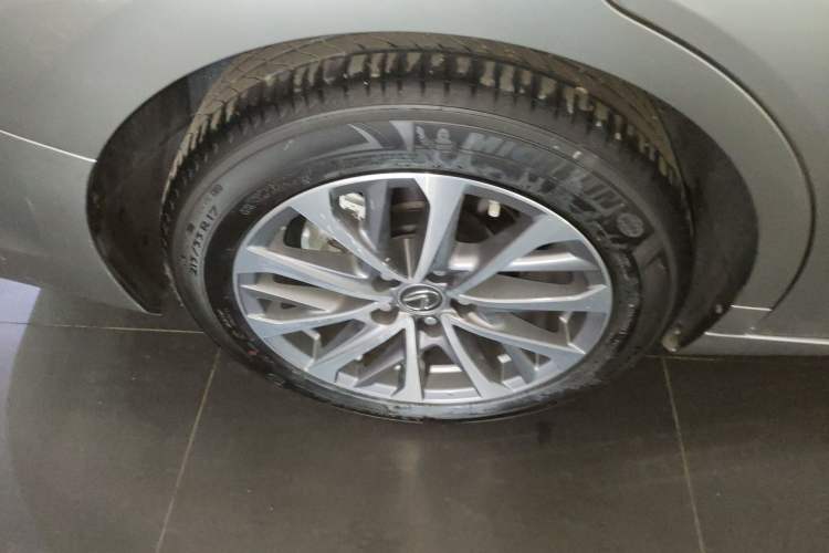 Used Lexus ES 2023 200 Excellence Edition
