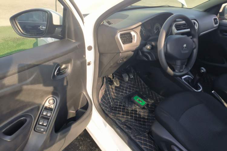 Used Peugeot 301 2014 1.6L Manual Comfort Edition
