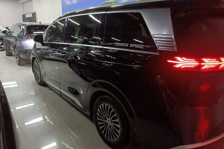 Used Denza D9 2022 DM-i 970 Four-Wheel Drive Flagship Model