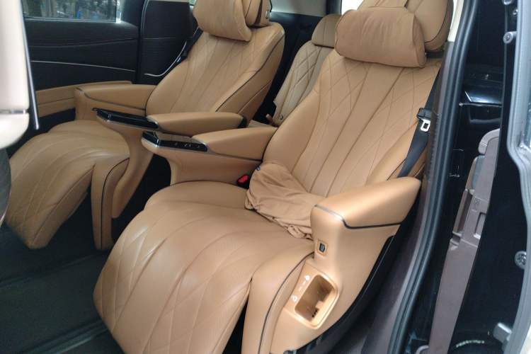 Used Denza D9 2024 DM-i 980 Four-Wheel Drive Flagship Model