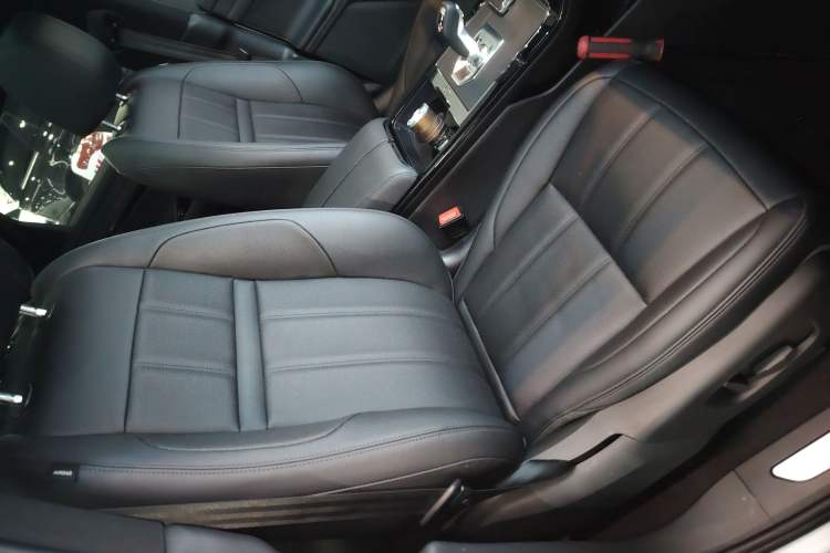 Used Land Rover Range Rover Evoque 2020 249 PS R-DYNAMIC S Black Edition Sport Version
