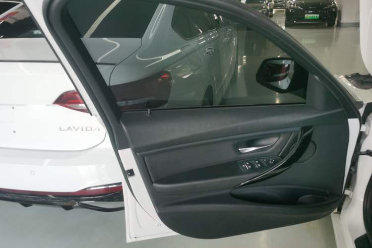 Used BMW 3 Series 2017 320Li Fashion Model
