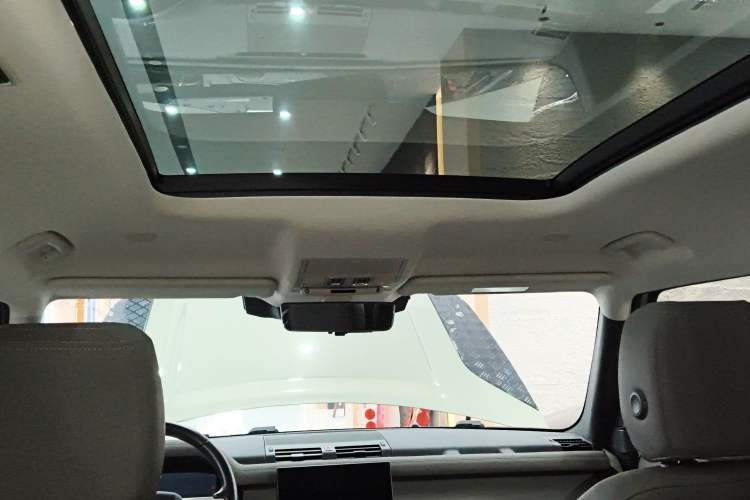 Used Land Rover Defender 2022 90 2.0T P300 SE
