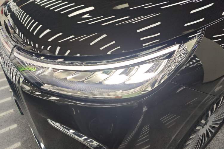 Used VOYAH Dream 2025 PHEV Four-Wheel-Drive Flagship Kunpeng Edition
