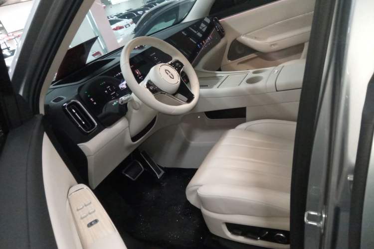 Used Hima AITO M8 2025 Extended-Range Max+ Version 53.4 kWh 5-Seater Edition
