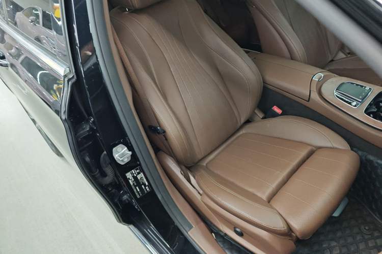 Used Mercedes-Benz E-Class 2019 E 260 L
