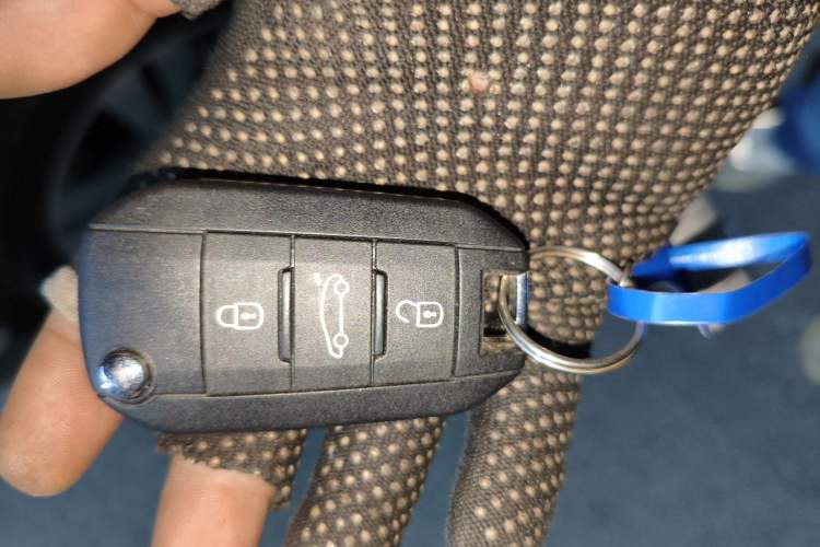 Used Peugeot 3008 2015 2.0L Automatic Classic Edition
