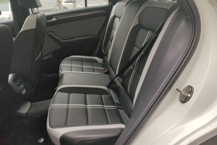 Used Volkswagen T-ROC 2025 300TSI DSG Two-Wheel Drive Chen Guang Edition
