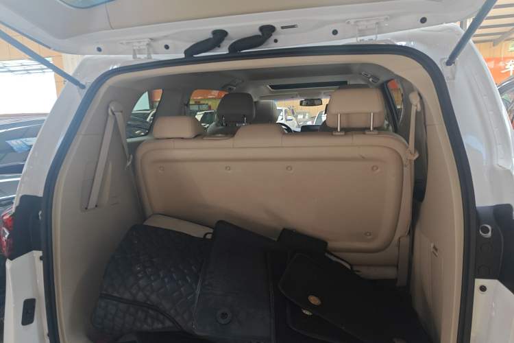 Used Buick GL8 2023 Facelifted Land Cruiser Executive Luxury Version