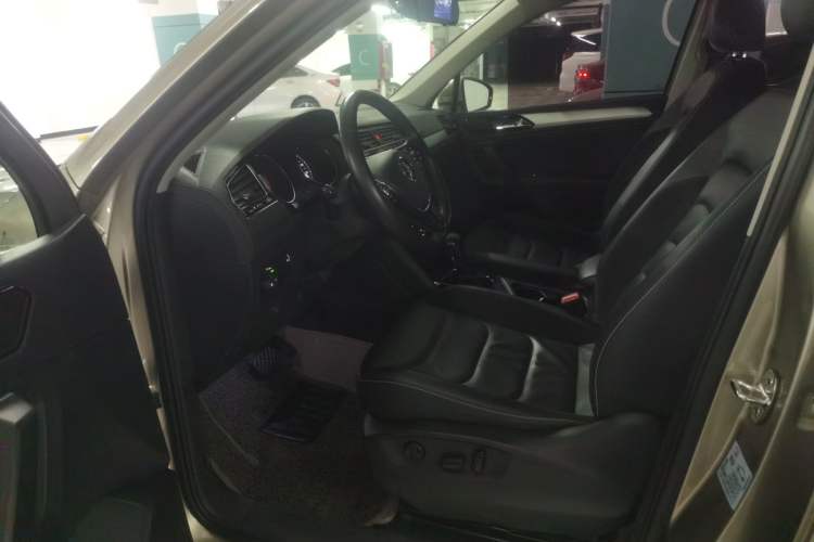 Used Volkswagen Tiguan L 2017 330TSI Automatic Two-Wheel Drive Luxury Edition
