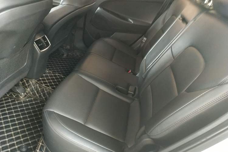 Used Hyundai Tucson 2018 1.6T Dual-Clutch Two-Wheel Drive 15th Anniversary Special Edition