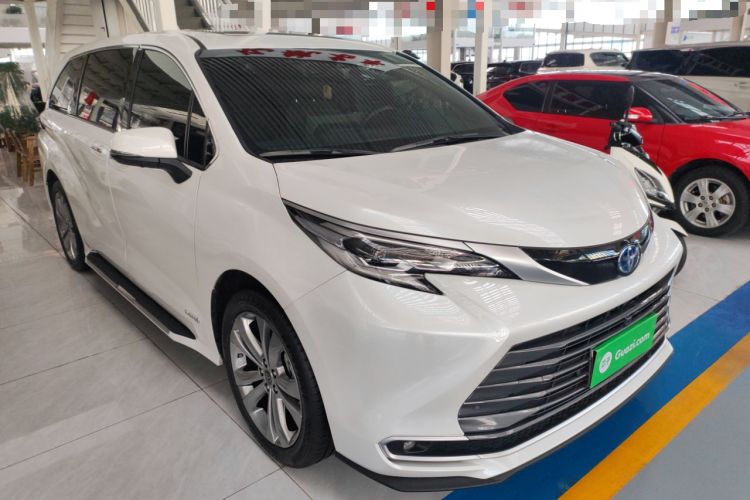 Used Toyota Sienna 2023 2.5L Hybrid Deluxe Edition
