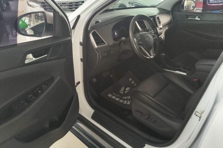 Used Hyundai Tucson 2018 1.6T Dual-Clutch Two-Wheel Drive 15th Anniversary Special Edition