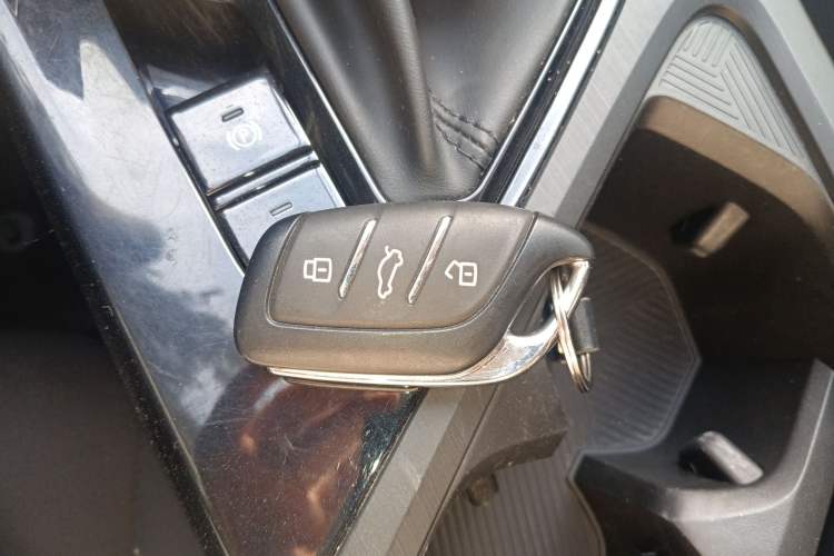 Used Roewe i5 2021 1.5L CVT Platinum Edition
