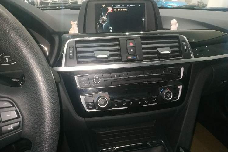 Used BMW 3 Series 2017 320Li Fashion Model
