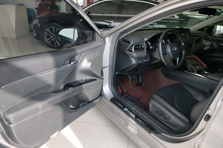 Used Toyota Camry 2021 2.0G Luxury Edition
