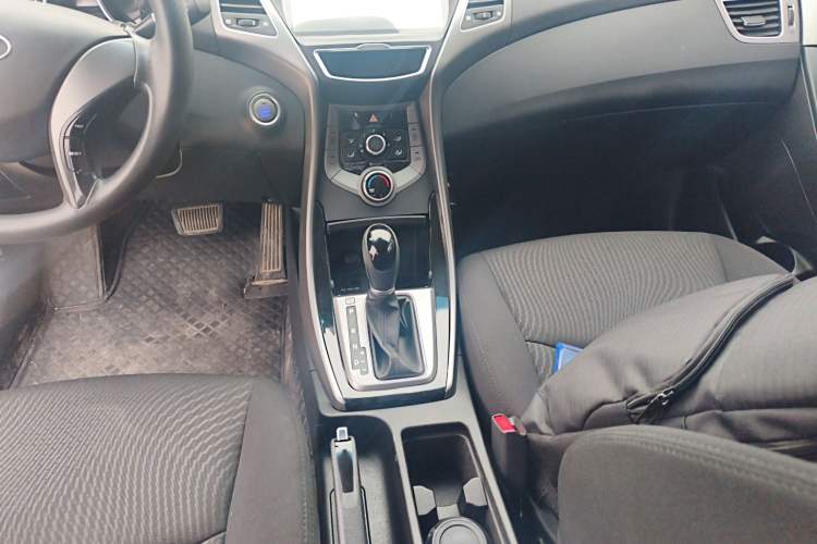 Used Hyundai Elantra 2015 1.6L Automatic Leading Model