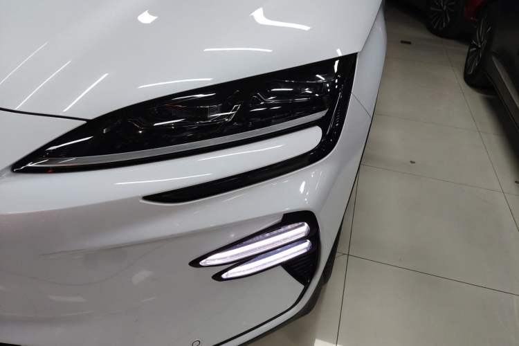 Used BYD Song PLUS New Energy 2023 Champion Edition EV 520KM Prestige Model
