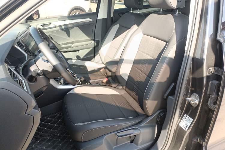 Used Volkswagen T-ROC 2018 280TSI DSG Two-Wheel Drive Advanced Version China V Emission Standard
