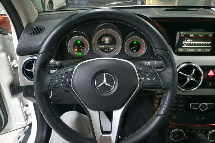 Used Mercedes-Benz GLK-Class 2013 GLK 300 4MATIC Dynamic Sunroof Model
