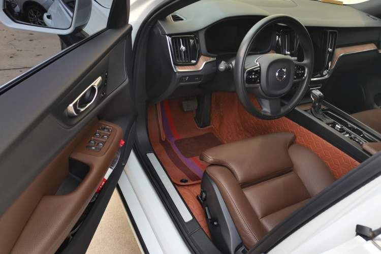 Used Volvo S60 2021 T4 Zhiyuan Luxury Edition
