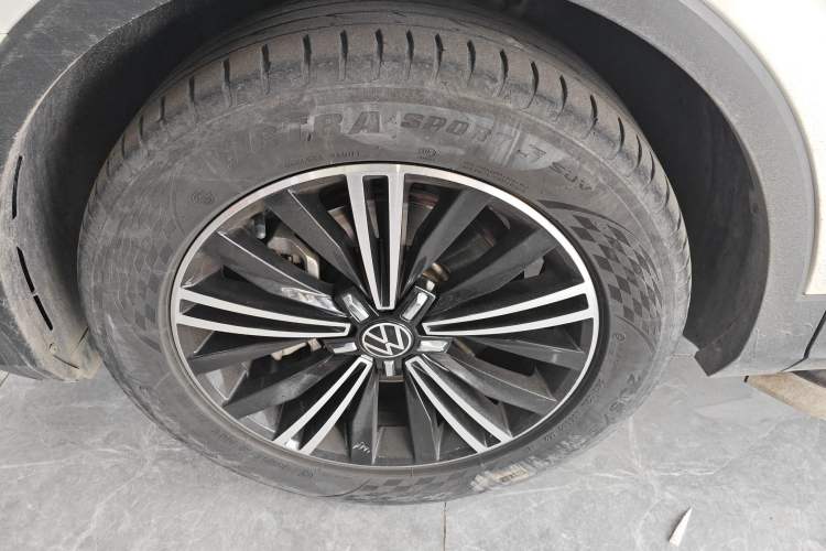 Used Volkswagen Tiguan L 2021 330TSI Automatic Two-Wheel Drive Smart Edition
