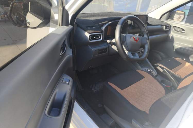 Used Wuling Hongguang New Energy 2025 Extended-Range Hybrid 50 km Standard Version
